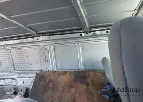 2002 Ford E-150 Commercial/Recreational z USA, uszkodzony, nr VIN 1FTRE14252HA83147